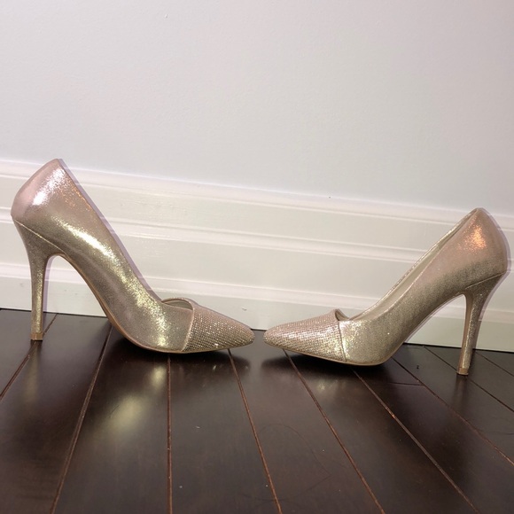 Aldo Gold Shinny Heels - Picture 2 of 5